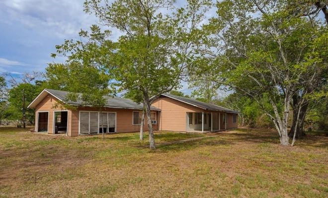 1546 US Highway 90a, Hallettsville, Texas 77964